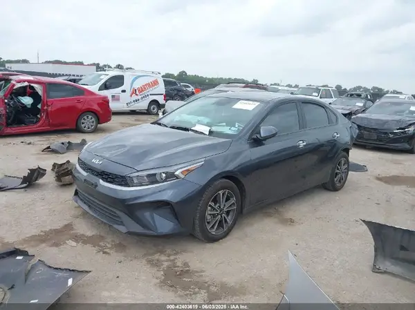 3KPF24AD9RE796071 2024 KIA FORTE - Image 2