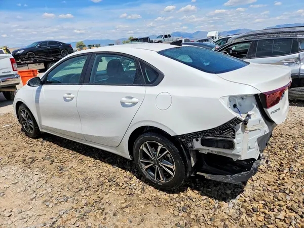 3KPF24AD9RE798791 2024 KIA FORTE - Image 2