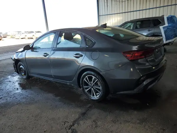 3KPF24AD9RE798984 2024 KIA FORTE - Image 2