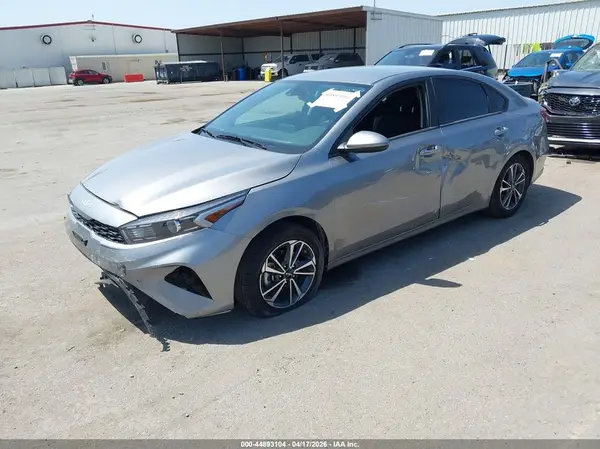 3KPF24AD9RE801978 2024 KIA FORTE - Image 2