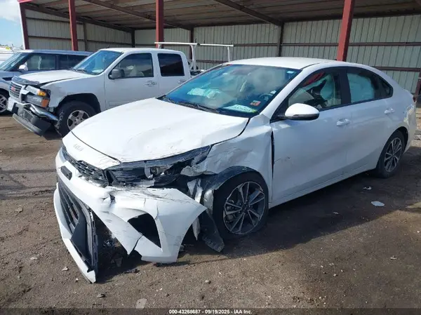 3KPF24AD9RE802032 2024 KIA FORTE - Image 2