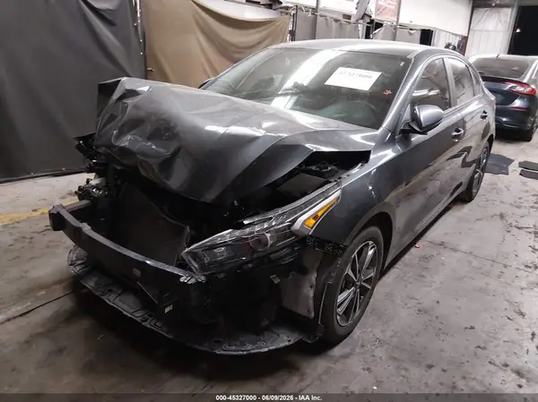 3KPF24AD9RE802502 2024 KIA FORTE - Image 2