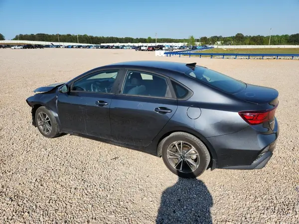 3KPF24AD9RE803889 2024 KIA FORTE - Image 2