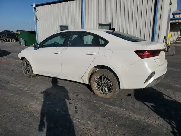 3KPF24AD9RE808106 2024 KIA FORTE - Image 2