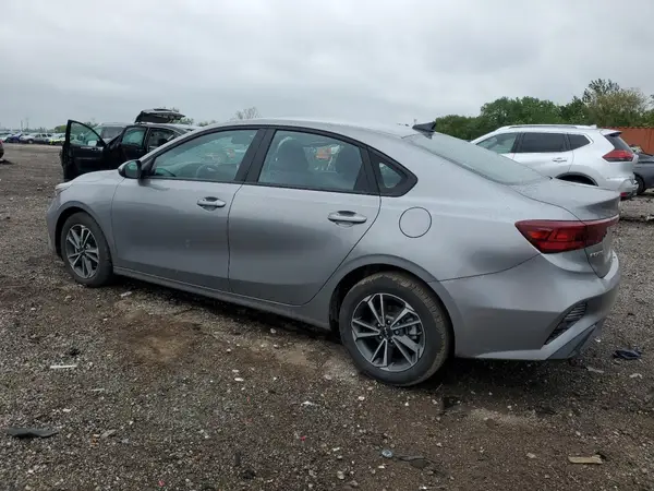 3KPF24AD9RE809305 2024 KIA FORTE - Image 2