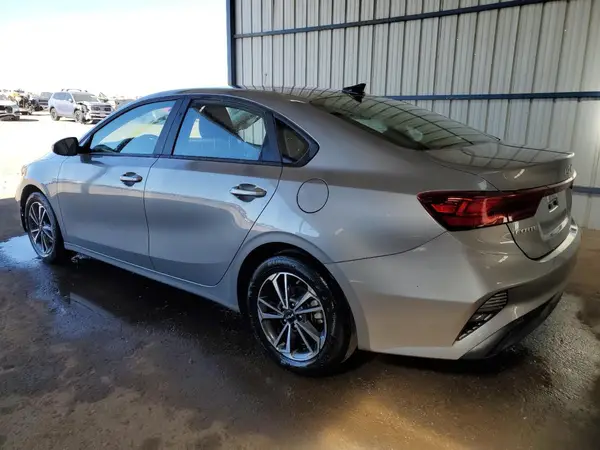 3KPF24AD9RE809725 2024 KIA FORTE - Image 2