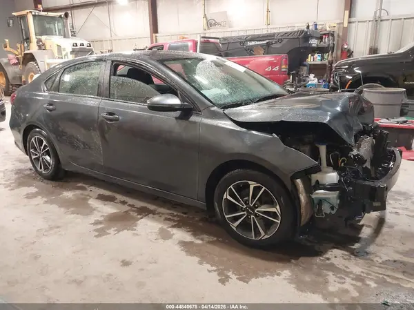 3KPF24AD9RE810213 2024 KIA FORTE - Image 1