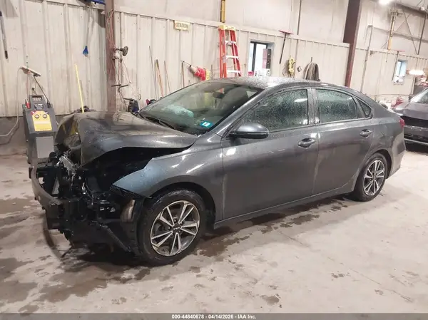 3KPF24AD9RE810213 2024 KIA FORTE - Image 2