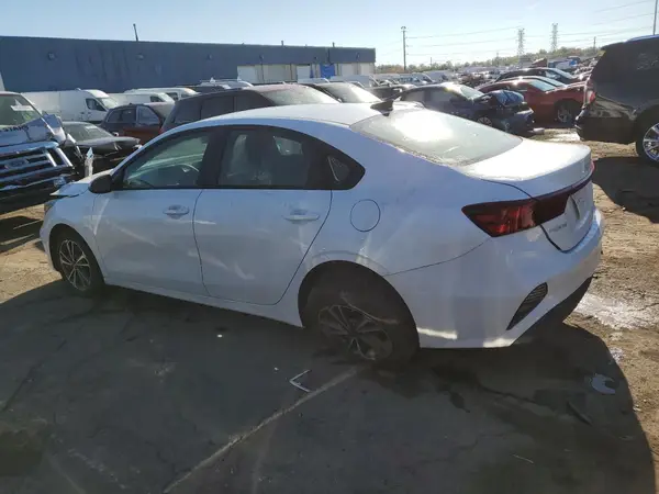 3KPF24AD9RE810423 2024 KIA FORTE - Image 2