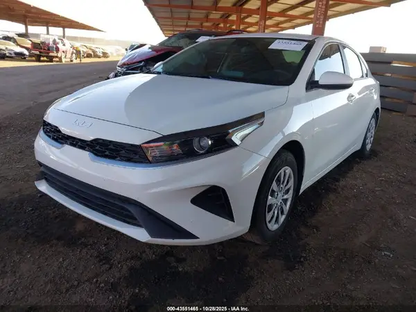 3KPF24AD9RE810891 2024 KIA FORTE - Image 2
