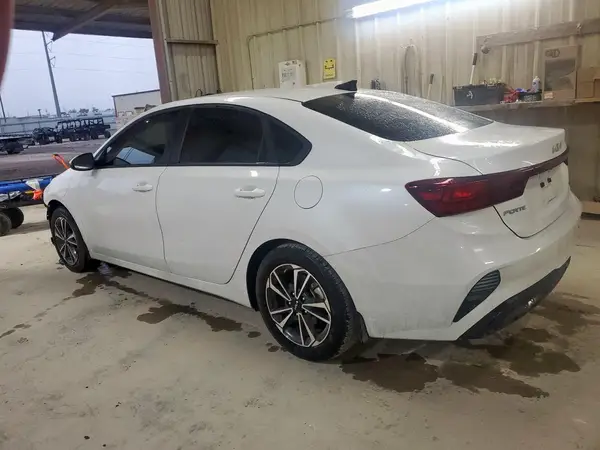 3KPF24AD9RE810907 2024 KIA FORTE - Image 2