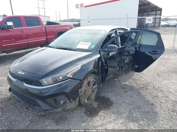 3KPF24AD9RE811622 2024 KIA FORTE - Image 2