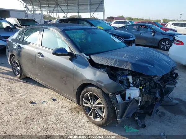 3KPF24AD9RE812205 2024 KIA FORTE - Image 1