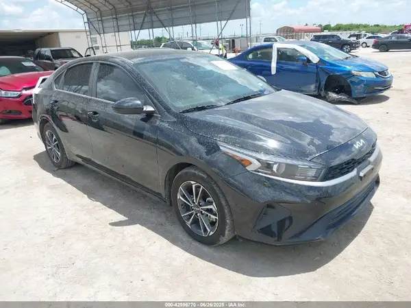3KPF24AD9RE813564 2024 KIA FORTE - Image 1