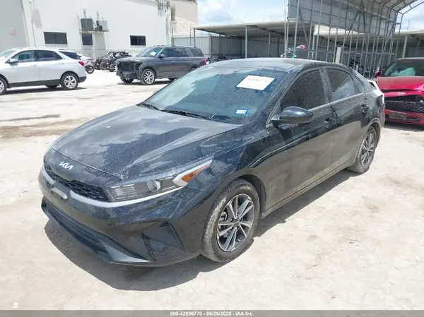 3KPF24AD9RE813564 2024 KIA FORTE - Image 2