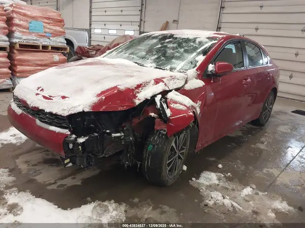 3KPF24AD9RE814570 2024 KIA FORTE - Image 2