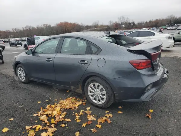 3KPF24AD9RE815072 2024 KIA FORTE - Image 2