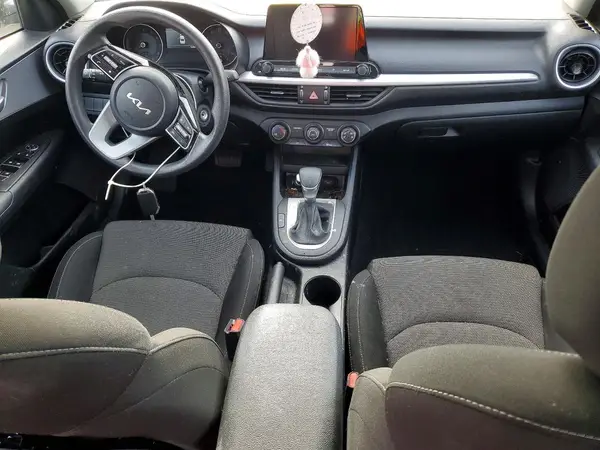 3KPF24AD9RE817033 2024 KIA FORTE - Image 8