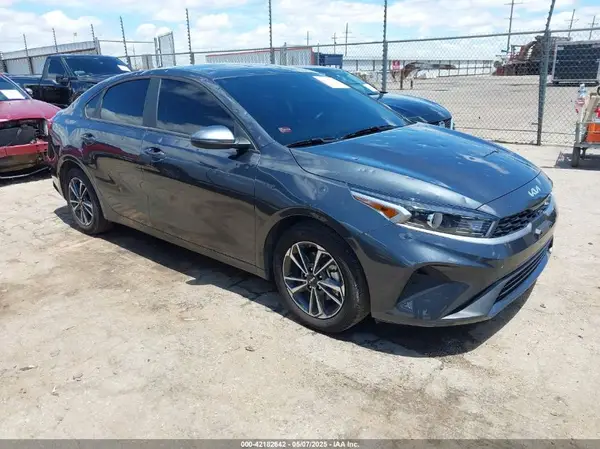 3KPF24AD9RE819395 2024 KIA FORTE - Image 1