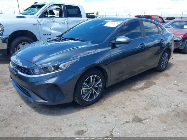 3KPF24AD9RE819395 2024 KIA FORTE - Image 2