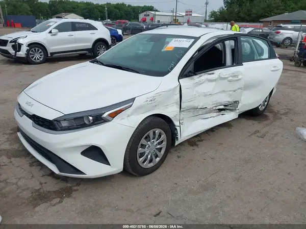3KPF24AD9RE821101 2024 KIA FORTE - Image 2