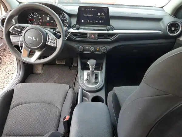 3KPF24AD9RE821387 2024 KIA FORTE - Image 8