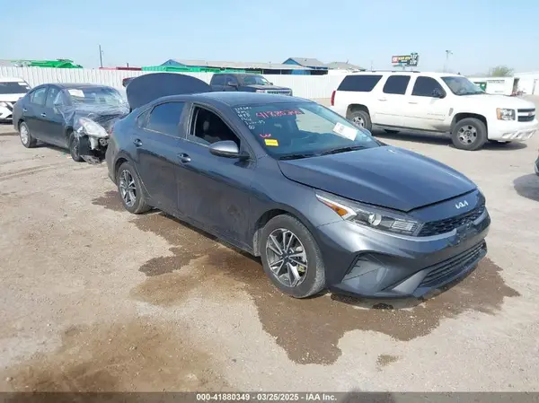3KPF24AD9RE821423 2024 KIA FORTE - Image 1