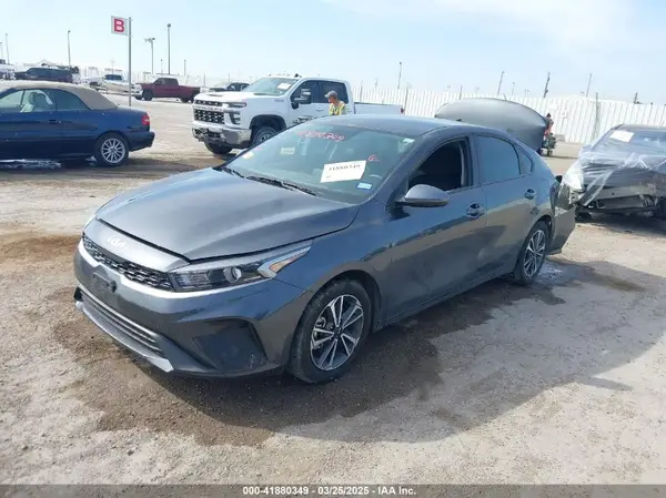 3KPF24AD9RE821423 2024 KIA FORTE - Image 2