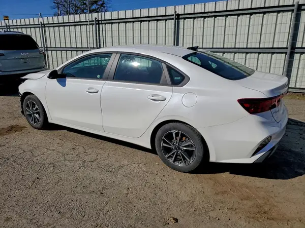 3KPF24AD9RE822264 2024 KIA FORTE - Image 2