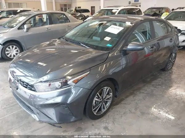 3KPF24AD9RE827562 2024 KIA FORTE - Image 2