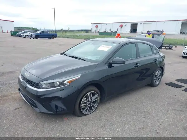 3KPF24AD9RE829862 2024 KIA FORTE - Image 2