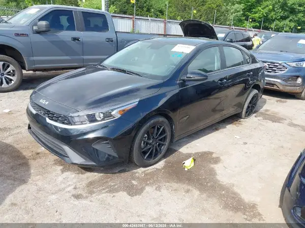 3KPF24AD9RE829960 2024 KIA FORTE - Image 2