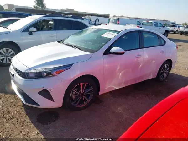 3KPF24AD9RE830168 2024 KIA FORTE - Image 2