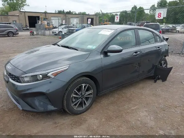 3KPF24AD9RE830185 2024 KIA FORTE - Image 2