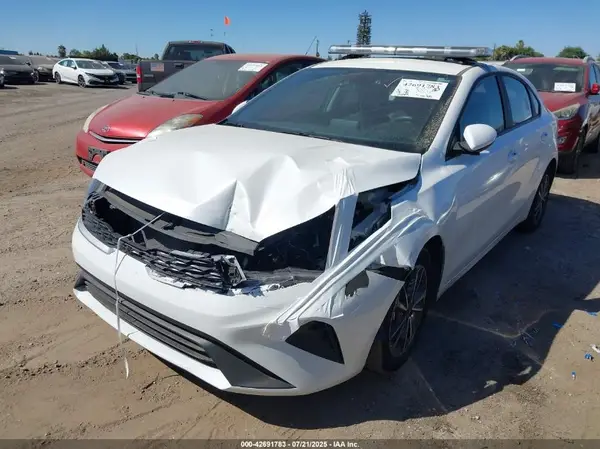 3KPF24AD9RE830459 2024 KIA FORTE - Image 2