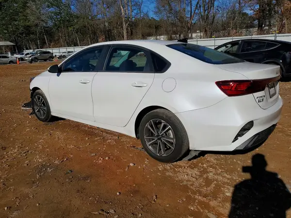 3KPF24AD9RE832406 2024 KIA FORTE - Image 2