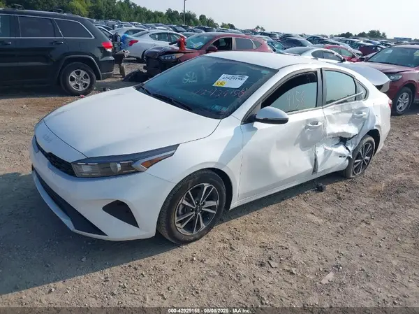 3KPF24AD9RE834169 2024 KIA FORTE - Image 2