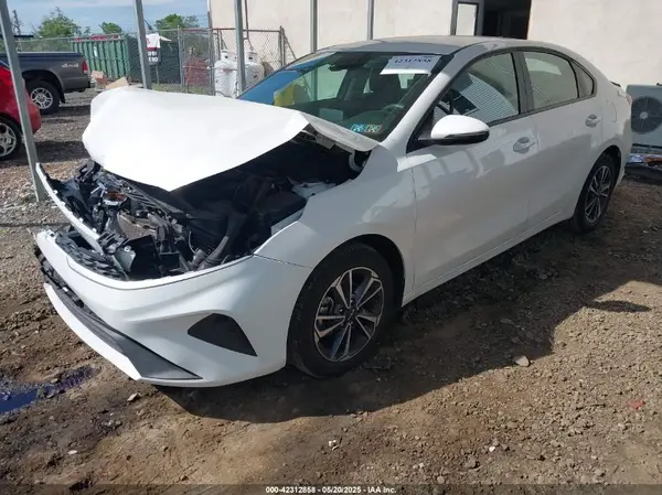 3KPF24AD9RE834172 2024 KIA FORTE - Image 2