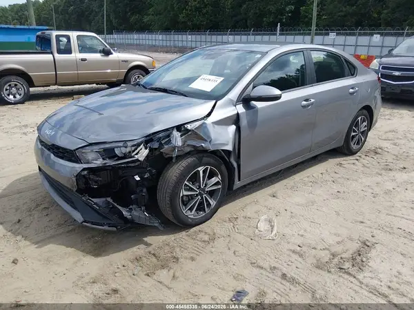 3KPF24AD9RE835886 2024 KIA FORTE - Image 2