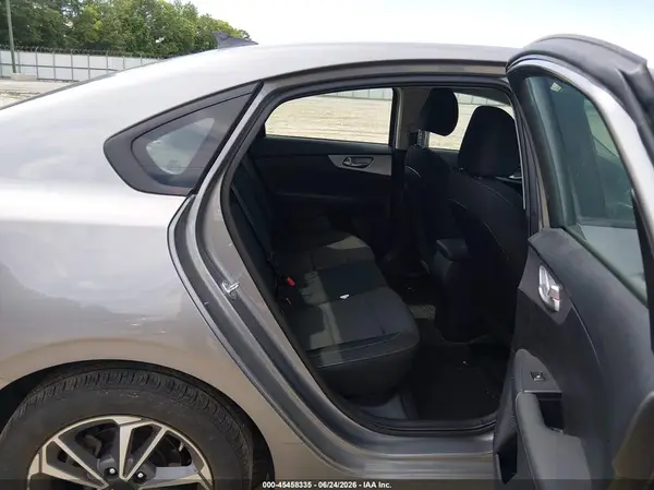 3KPF24AD9RE835886 2024 KIA FORTE - Image 8