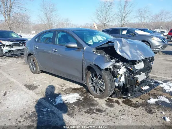 3KPF24AD9RE836164 2024 KIA FORTE - Image 1