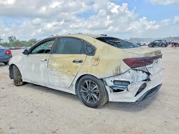 3KPF24AD9RE836777 2024 KIA FORTE - Image 2
