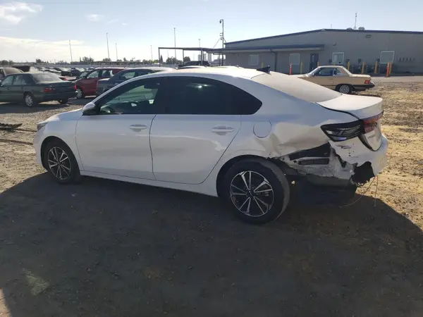 3KPF24AD9RE837329 2024 KIA FORTE - Image 2