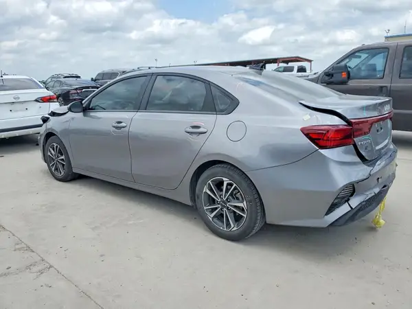 3KPF24AD9RE837816 2024 KIA FORTE - Image 2