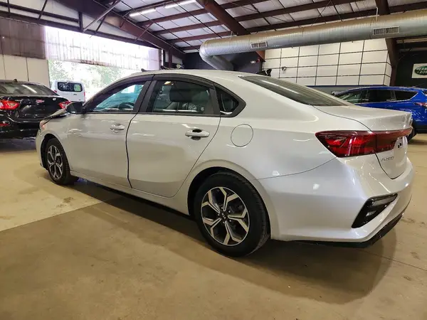 3KPF24ADXKE006122 2019 KIA FORTE - Image 2