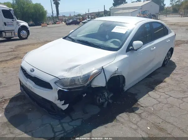 3KPF24ADXKE011370 2019 KIA FORTE - Image 2