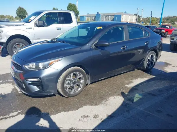 3KPF24ADXKE037743 2019 KIA FORTE - Image 2