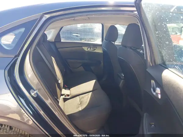 3KPF24ADXKE037743 2019 KIA FORTE - Image 8