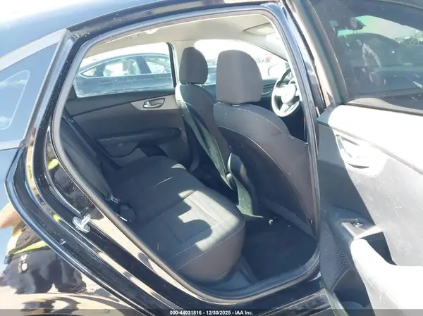 3KPF24ADXKE039363 2019 KIA FORTE - Image 8