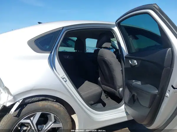 3KPF24ADXKE064764 2019 KIA FORTE - Image 8